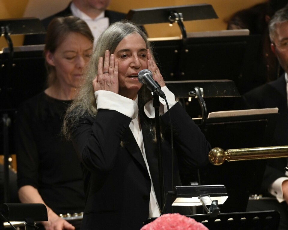 I desember fikk Dylan Patti Smith til å synge i hans sted. Det trikset kan han ikke bruke om igjen.