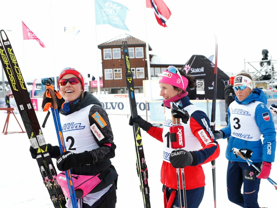Marit Bjørgensammen med sølvvinner Kari Øyre Slind (t.v.) og bronsevinner Tiril Udnes Weng.