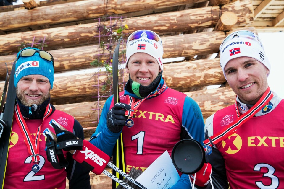 NM-vinner Anders Gløersen sammen med sølvvinner Martin Johnsrud Sundby (t.v.) og Didrik Tønseth.
