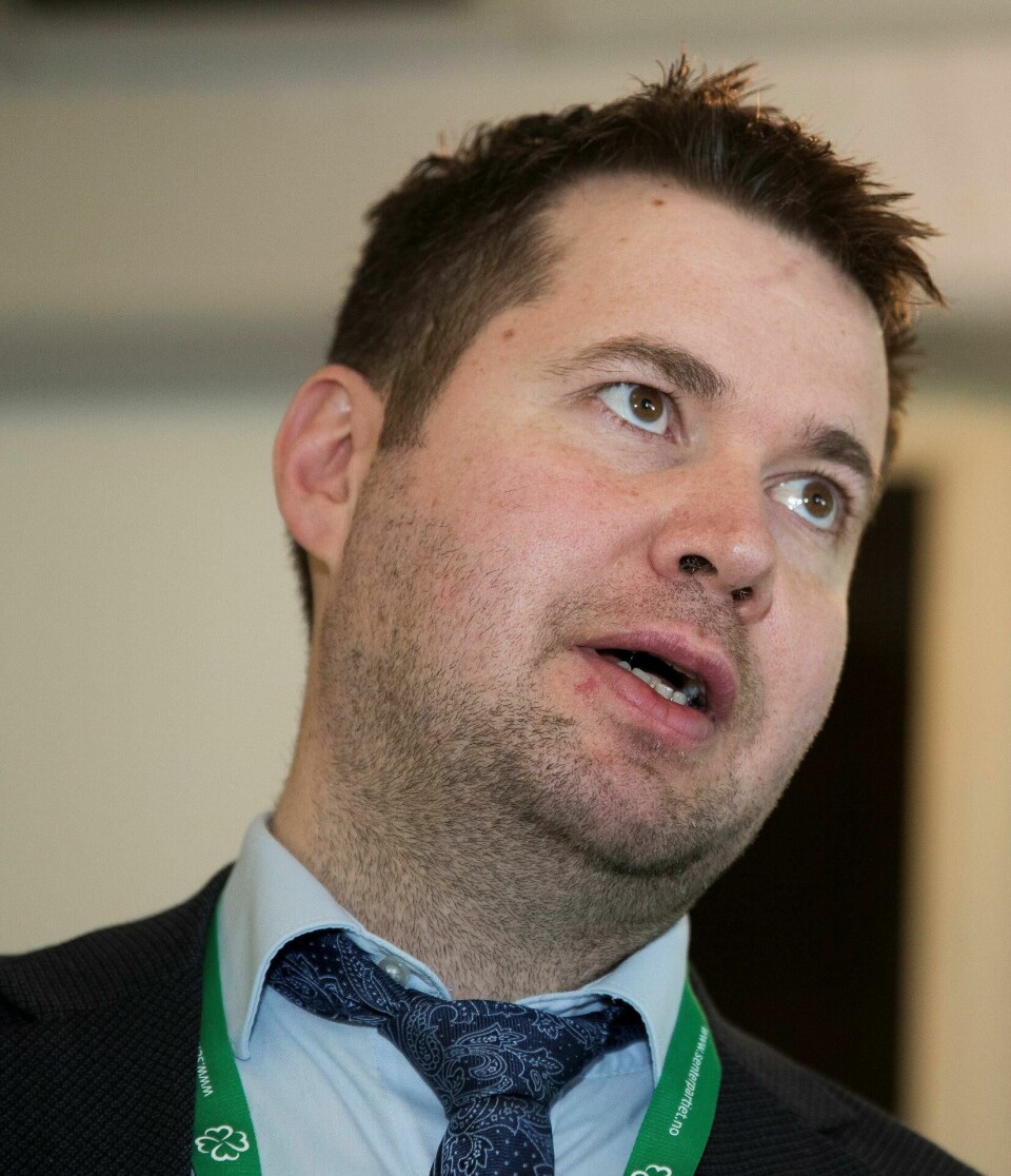 FLYR: – Svært uheldig om næringskomiteen kun besøkte steder vi kunne nå med tog/trikk, sier Geir Pollestad på landsmøtet på Hamar. Foto: TERJE PEDERSEN/NTB SCANPIX FLYR: – Svært uheldig om næringskomiteen kun besøkte steder vi kunne nå med tog/trikk, sier Geir Pollestad på landsmøtet på Hamar. Foto: TERJE PEDERSEN/NTB SCANPIX