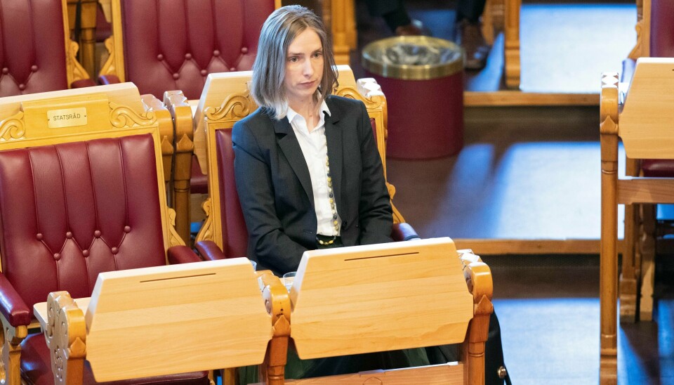 Forsknings- og høyere utdanningsminister Iselin Nybø (V) vil at universiteter og høyskoler skal tilby flere utdanninger som er desentraliserte, nettbaserte, samlingsbaserte eller på deltid.