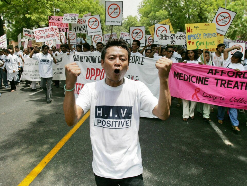 Utilgjengelig medisin: Leger Uten Grenser hevder at Gilead Sciences ikke har gjort nok for å gjøre L-AmB-medisinen mer tilgjengelig i lavinntektsland. Bildet er fra en demonstrasjon mot Gilead Sciences i India. FOTO: MANISH SWARUP / NTB SCANPIX