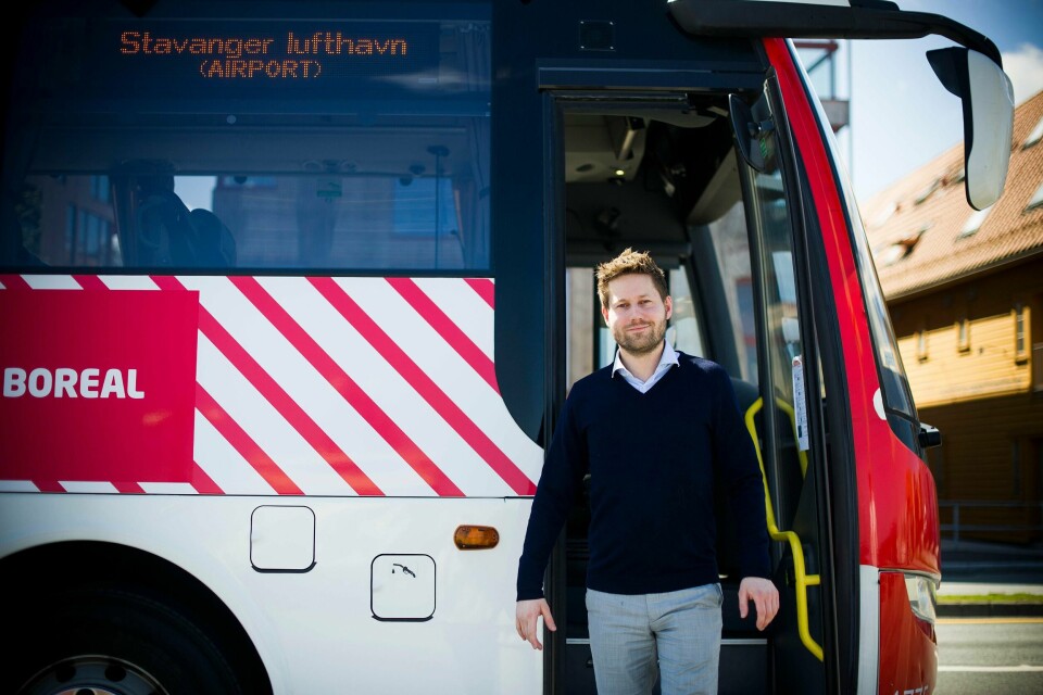 Flybusstilbudet i Stavanger må bli billigere og bedre, mener Kjartan Alexander Lunde (V).