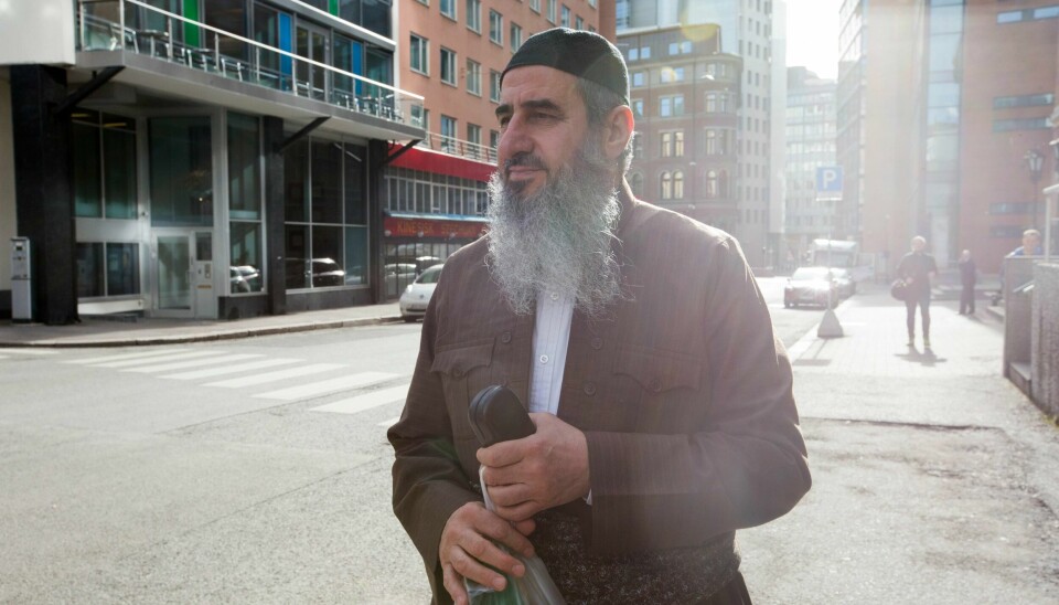 Mulla Krekar utenfor Borgarting lagmannsrett i 2016.