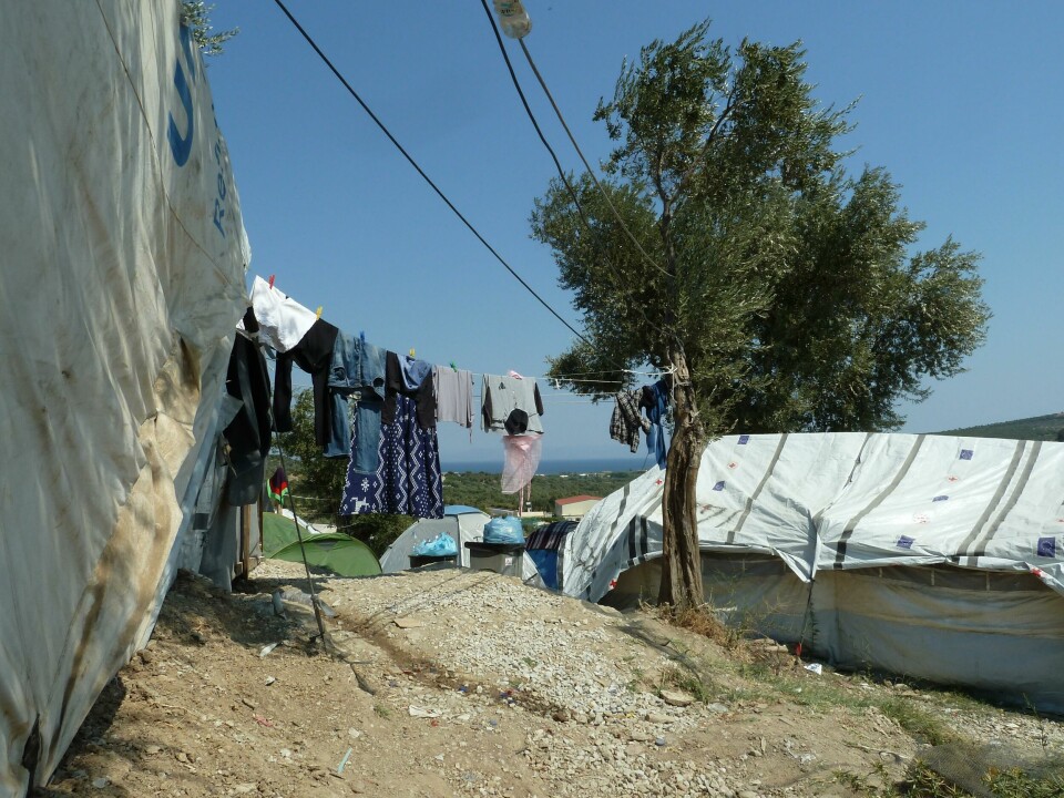 Lesvos, Hellas 20190901. Også utenfor selve Moria-leiren er det tett i tett med telt. En iraker forteller at han betalte 100 euro for ett av teltene i området som har fått navnet Afghani Hill. Noen få kilometer unna ligger havet og havnebyen Mytilini. Lesvos, Hellas 20190901. Også utenfor selve Moria-leiren er det tett i tett med telt. En iraker forteller at han betalte 100 euro for ett av teltene i området som har fått navnet Afghani Hill. Noen få kilometer unna ligger havet og havnebyen Mytilini.Foto: Ann Fredriksen / NTB scanpix