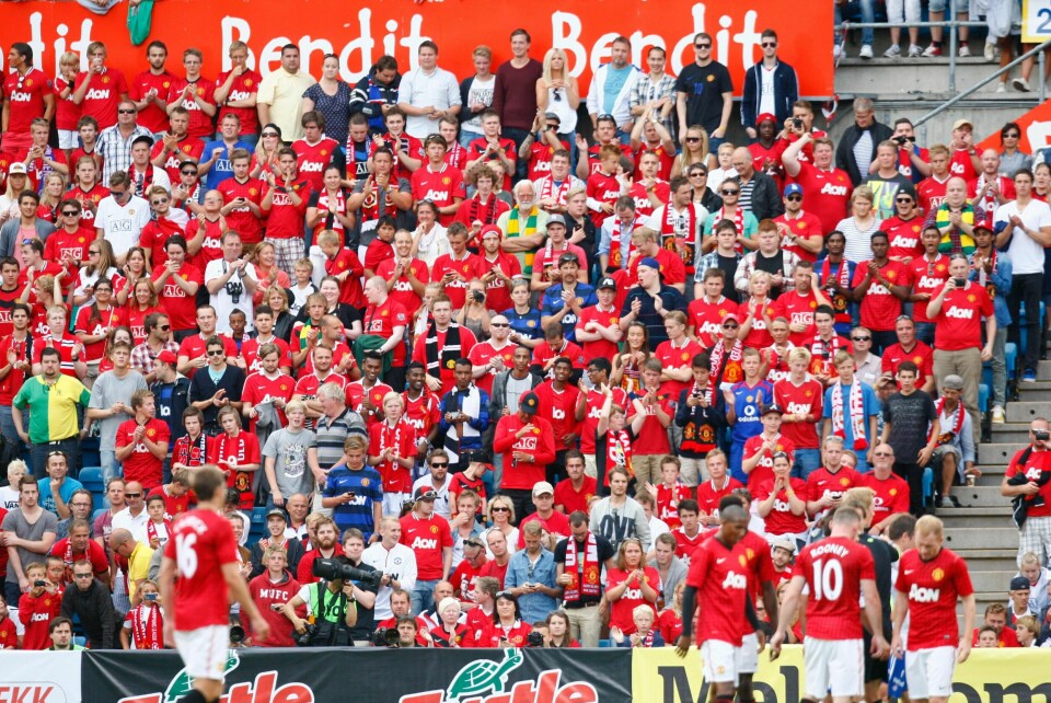 Ullevaal: Supportere under treningskampen mellom Vålerenga og Manchester United på Ullevaal Stadion i en kamp som endte 0-0 sommeren 2005.