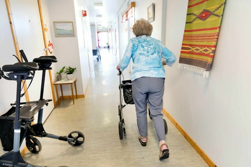 Nesten sju av ti mener de eldre ikke ivaretas godt i kommunene, viser en ny undersøkelse.