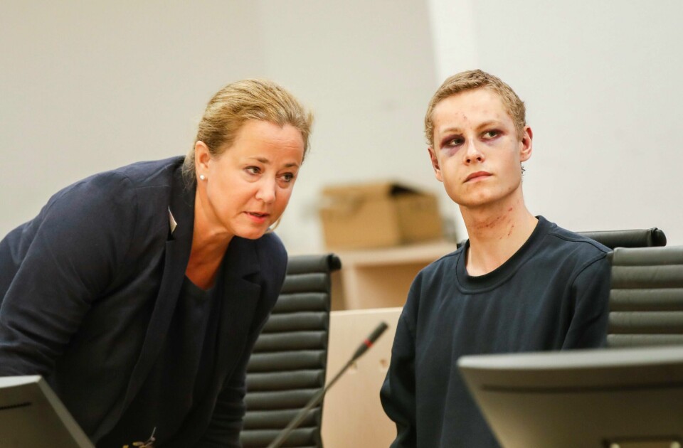 Philip Manshaus har bestemt seg for å la seg avhøre av politiet. Her avbildet med forsvarer Unni Fries under fengslingsmøtet mandag. Foto: Vidar Ruud / NTB scanpix