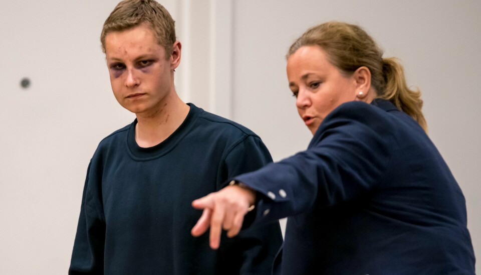 Philip Manshaus sammen med sin forsvarer Unni Fries under fengslingsmøtet i Oslo tingrett.