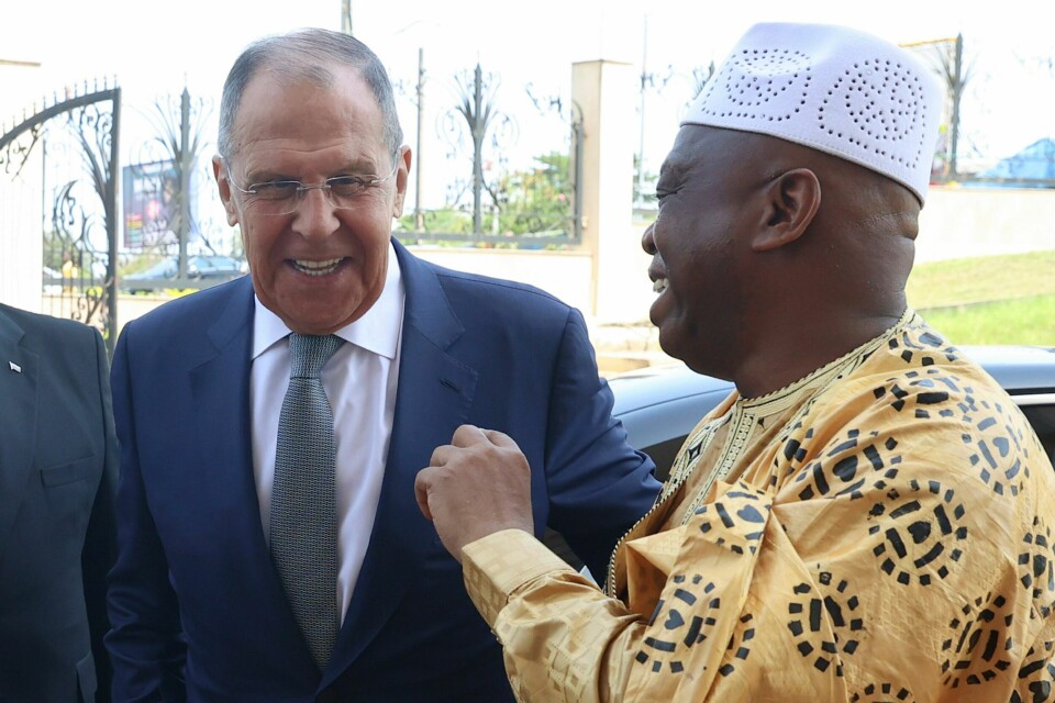 Russlands utenriksminister Sergej Lavrov forsøker å fornye vennskap i Afrika. Mandag landet han i Guinea. Bildet viser Lavrov og Guineas utenriksminister Morissanda Kouyate. Russlands utenriksminister Sergej Lavrov forsøker å fornye vennskap i Afrika. Mandag landet han i Guinea. Bildet viser Lavrov og Guineas utenriksminister Morissanda Kouyate.