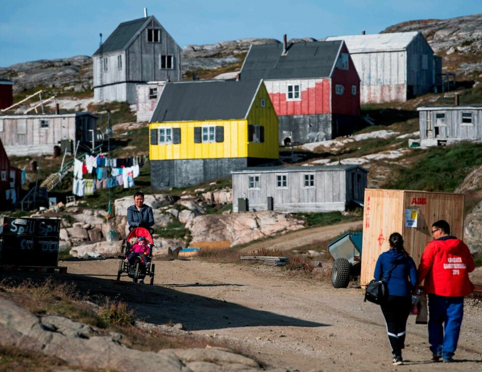 Kulusuk på Grønland. Verdens største øy er ikke til salgs, sier både danske og lokale myndigheter. FOTO: JONATHAN NACKSTRAND/NTB SCANPIX
