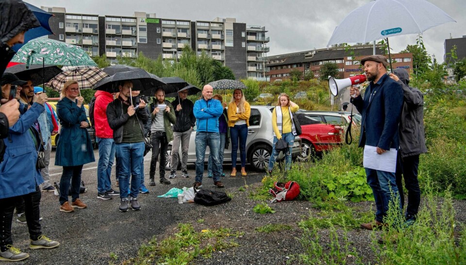 På besøk: «Ja Til Park i Nydalen» inviterte til lunsj i det «grønne» med sentrale politiske partier i Oslo om opprettelse av park i Nydalen. Her snakker byrådssekretær Byutvikling og BU medlem Grünerløkka MDG, Rasmus Reinvang. Foto: Mimsy Møller
