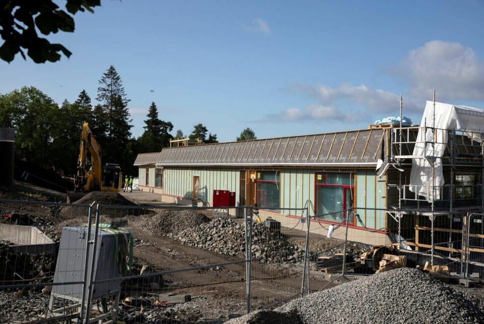 På Skullerud helt sørøst i Oslo står splitter nye Skullerudbakken barnehage snart ferdig. Men barnehagen kommer ikke til å bli åpnet når bygget er innflyttingsklart i desember. Det er rett og slett ikke nok barnehagebarn i bydelen til at bydelen tar seg bryet med å åpne barnehagen.