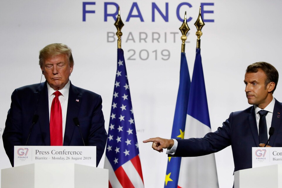 Presidentene Donald Trump (t.v.) og Emmanuel Macron holdt en felles pressekonferanse da G7-toppmøtet i Biarritz var ferdig.