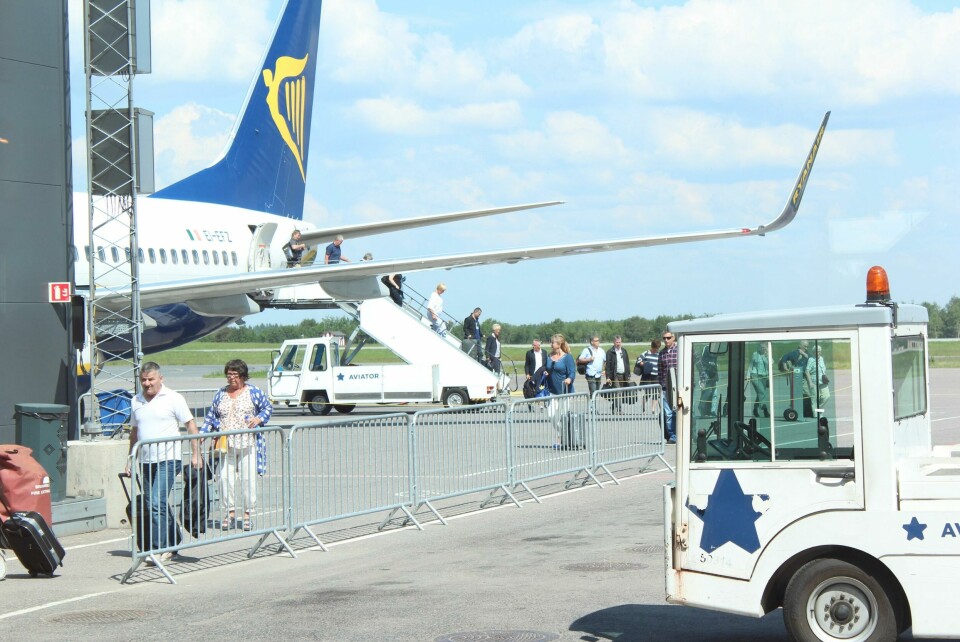 Rygge Sivile Lufthavn (RSL) anslår at de vil trenge minimum rundt 500.000 til 600.000 passasjerer for å gjenåpne. I 2015, året før nedleggelsen, hadde flyplassen 1,64 millioner passasjerer. Moss Lufthavn Rygge. Ryanair. Passasjerer. Ankomst. MLR.