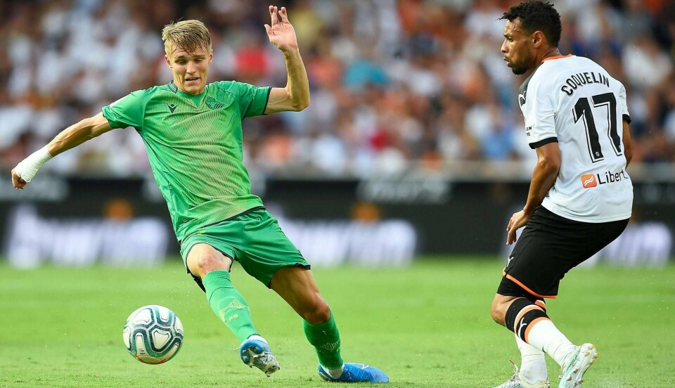 Martin Ødegaard (t.v.) er tatt ut i A-landslagstroppen som skal bryne seg mot Malta 5. september og mot Sverige tre dager senere. 20-åringen har fått ting til å klaffe på klubbnivå hos sin nye arbeidsgiver, spanske Real Sociedad. Der er han på lån fra Real Madrid. FOTO: JOSE JORDAN/NTB SCANPIX