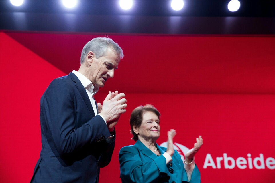 Jonas Gahr Støre og Gro Harlem Brundtland under landsmøtet til Arbeiderpartiet i Folkets Hus i Oslo.