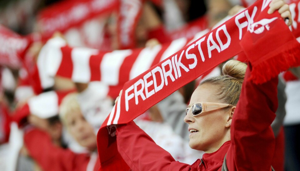 PATRIOTISKE: Fredrikstad er en fotballby. Men dette grepet om folkesjela, hvor skriver det seg fra egentlig, spør Demokraten-spaltist Frode Rekve.