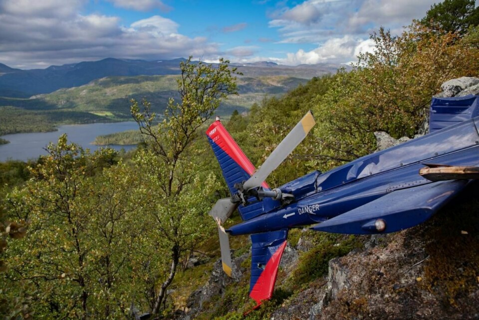 Vraket av helikopteret som lørdag havarerte i en fjellsiden ved Kvenvikvannet ved Alta. Seks personer omkom i ulykken.