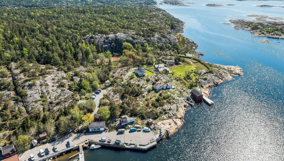 Eieren av Slevik skanse, også kjent som Slevik Batteri, på Onsøy utenfor Fredrikstad, har 400 meter med strandlinje han kan boltre seg på. Ifølge Martin S. Fredheim, konstituert kommunikasjonssjef i Fredrikstad kommune, er strandsonen nærmest vannet, foran skansen, også «greit tilgjengelig for allmennheten». – Arealene mellom skansen og bebyggelsen er fysisk tilgjengelige, men kan nok oppleves som mer private, spesielt når eierne oppholder seg på stedet, tilføyer Fredheim.