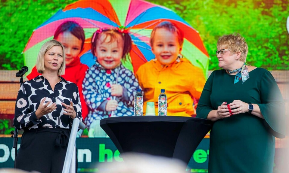 Gratis kjernetid på SFO for lavinntektsfamilier var budsjettønsket fra Venstres utdanningspolitiske talsperson Guri Melby (t.v.). Partileder Trine Skei Grande vant delvis gehør hos regjeringspartnerne. Her er de to fotografert under Arendalsuka.