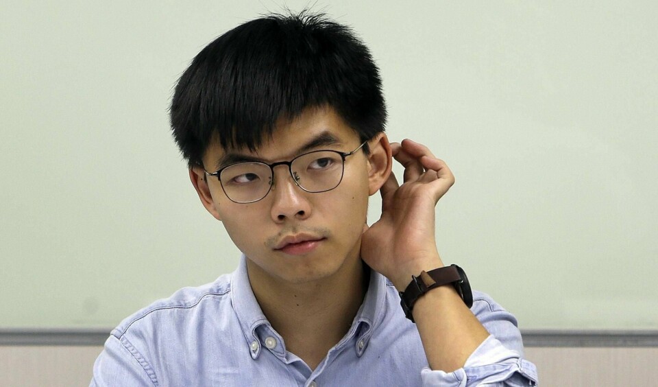Aktivisten Joshua Wong drar mandag til Tyskland, og senere til USA, etter å ha blitt løslatt etter den kortvarige pågripelsen i Hongkong.