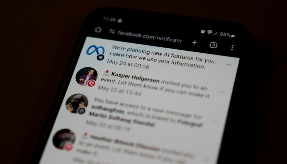 «Vi planlegger nye KI-funksjoner for deg. Les om hvordan vi bruker informasjonen din» står det i varselet fra Meta, som alle brukere av Facebook og Instagram skal ha fått i varslingsfeeden sin. «Vi planlegger nye KI-funksjoner for deg. Les om hvordan vi bruker informasjonen din» står det i varselet fra Meta, som alle brukere av Facebook og Instagram skal ha fått i varslingsfeeden sin. Foto: Stian Lysberg Solum / NTB