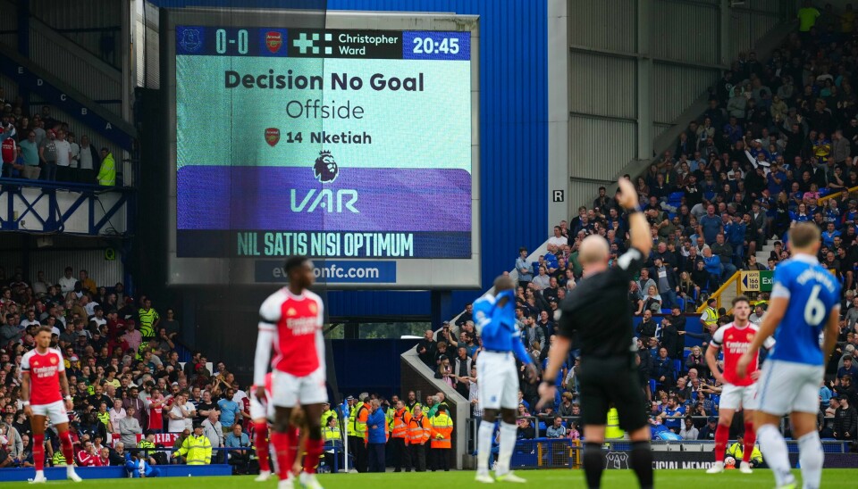 Det blir fortsatt VAR-dømming p Premier League. Premier League fortsetter med VAR, men innser at forbedringer må til. Foto: Jon Super / AP / NTB
