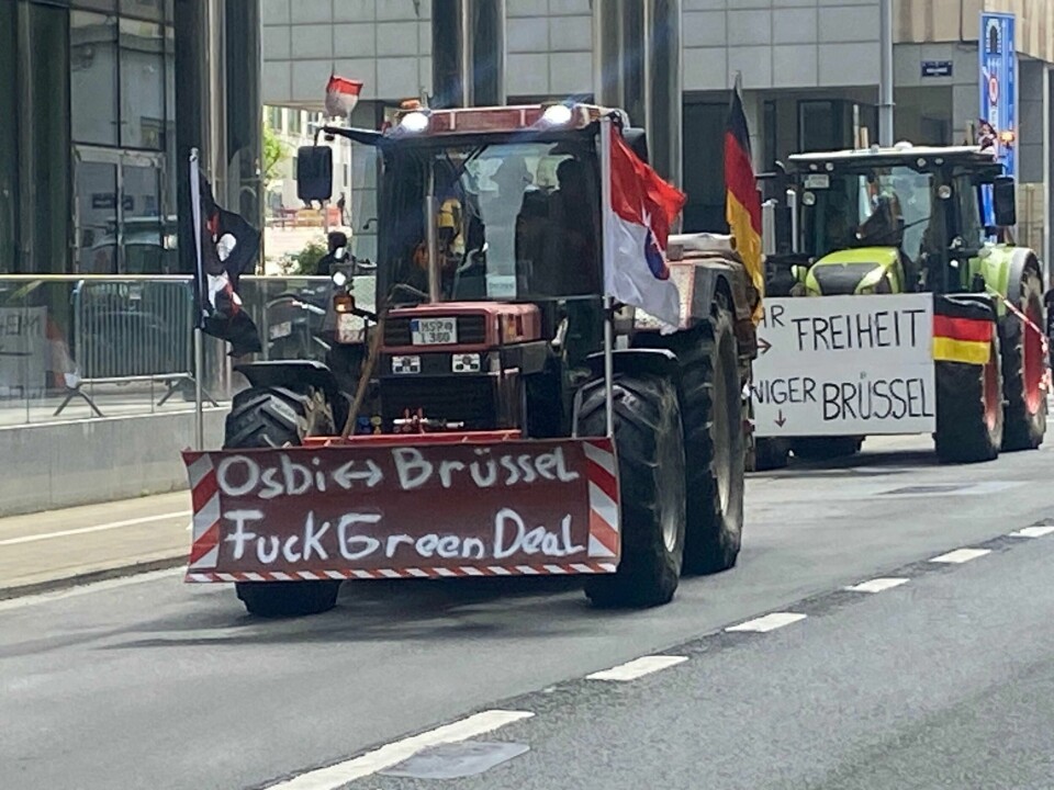 Klare meldinger fra EU-bønder på besøk i Brussel. Klimakrav til landbruket kan utløse flere slike demonstrasjoner. Klare meldinger fra EU-bønder på besøk i Brussel. Klimakrav til landbruket kan utløse flere slike demonstrasjoner.