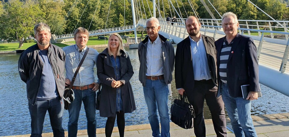 Senterpartiet valgte rødgrønn side, og dermed skal denne buketten av mennesker lede Drammen de neste fire årene. Fra venstre: Varaordfører Ståle Sørensen (MDG), Anders Vengen (Venstre), ordfører Monica Myrvold Berg (Ap), forhandlingsleder Inge Høyen i Sp, gruppeleder Sebastian Nordanger (Sp) og Rune Kjeldsen (SV). Foto: Pål Karstensen