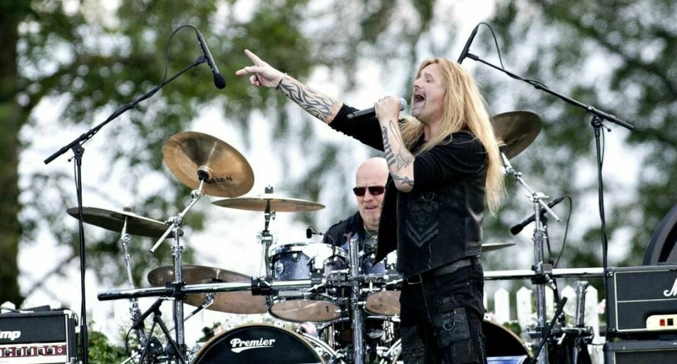 Tony Mills på scenen med TNT i Halden i 2012.
