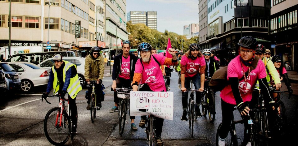 Rosa parade: Hver eneste dag sykler en parade av rosa streikende Foodora-bud gjennom Oslos gater, som oftest med Paul Olai-Olssen helt i front. ALLE FOTO: JENS-MARIUS SÆTHER Rosa parade: Hver eneste dag sykler en parade av rosa streikende Foodora-bud gjennom Oslos gater, som oftest med Paul Olai-Olssen helt i front. ALLE FOTO: JENS-MARIUS SÆTHER