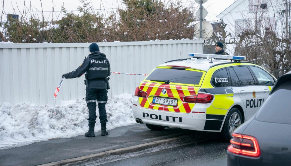 Politiet på stedet ved boligen til daværende justisminister Tor Mikkel Wara i mars i år. Foto: Heiko Junge / NTB scanpix