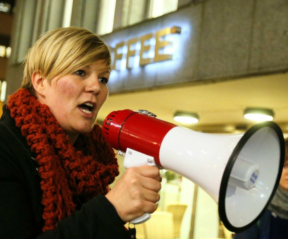 Benedikte Pryneid Hansen, tidligere leder i Attac Norge, er talsperson for demonstrasjonen. Her fra en demonstrasjon i 2012. FOTO: AUDUN BRAASTAD/ NTB SCANPIX