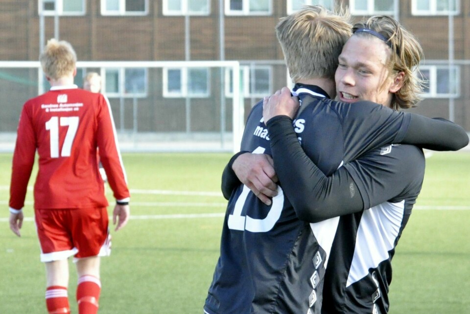 Herlig jubel etter at Nicolai Strømsvold har tuppet inn 2–1 for gjestene på Hinna stadion. Lagkamerat Mikkel Ørbæk Andersen jubler med. FOTO: TORBJØRN SVENDSEN