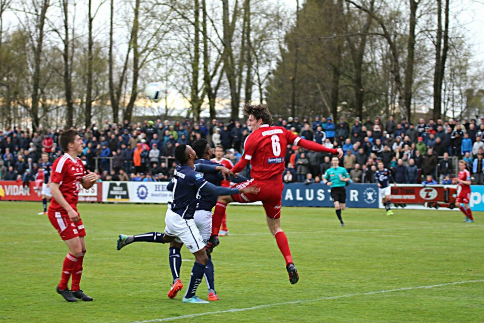 Ingvald Halgunset var høyt og lavt i kampen mot Viking. Defensivt ryddet han opp gang på gang, mens han offensivt bidro med mål og assist. Foto: Pål Karstensen. Ingvald Halgunset var høyt og lavt i kampen mot Viking. Defensivt ryddet han opp gang på gang, mens han offensivt bidro med mål og assist. Foto: Pål Karstensen.