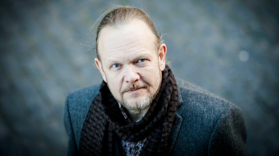 Ramunas Bogdanas har havnet i en håpløs økonomisk situasjon etter at han lånte penger av DNB Litauen for å investere i bankens spareprodukter. Om få dager kan han bli kastet ut av hjemmet sitt i Vilnius. Ramunas Bogdanas har havnet i en håpløs økonomisk situasjon etter at han lånte penger av DNB Litauen for å investere i bankens spareprodukter. Om få dager kan han bli kastet ut av hjemmet sitt i Vilnius.