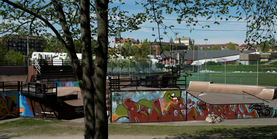Vold i skateparken: Her i Skateparken på Jordal ble en ung skater slått og sparket til han fikk kjeven ut av ledd. Også kameraten ble slått i kinnet og, ifølge tiltalen, truet med å bli skutt. Vold i skateparken: Her i Skateparken på Jordal ble en ung skater slått og sparket til han fikk kjeven ut av ledd. Også kameraten ble slått i kinnet og, ifølge tiltalen, truet med å bli skutt.