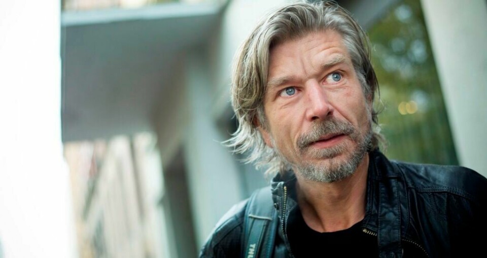 Karl Ove Knausgård er kommet til våren i sin årstidssuite. Han forlater sitt eget kompositoriske skjema og skriver en hel liten roman i stedet.