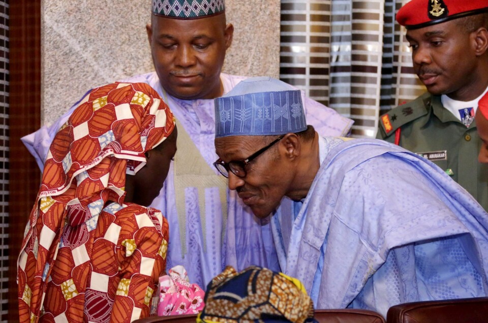 Amina Ali Nkeki og hennes fire måneder gamle baby kom til rette denne uka som den første av de kidnappede jentene fra Chibok. Hun besøkte president Muhammadu Buhari like etterpå. Kampen mot Boko Haram har vært et hovedløfte fra Buhari. Amina Ali Nkeki og hennes fire måneder gamle baby kom til rette denne uka som den første av de kidnappede jentene fra Chibok. Hun besøkte president Muhammadu Buhari like etterpå. Kampen mot Boko Haram har vært et hovedløfte fra Buhari.
