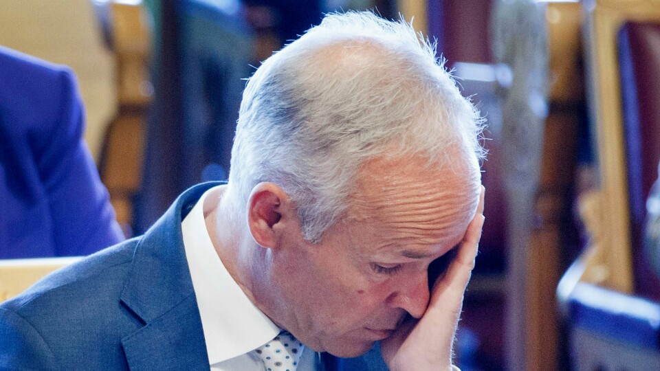 Kommunalminister og sammenslåingsgeneral Jan Tore Sanner (H) opplever nederlag på nederlag.