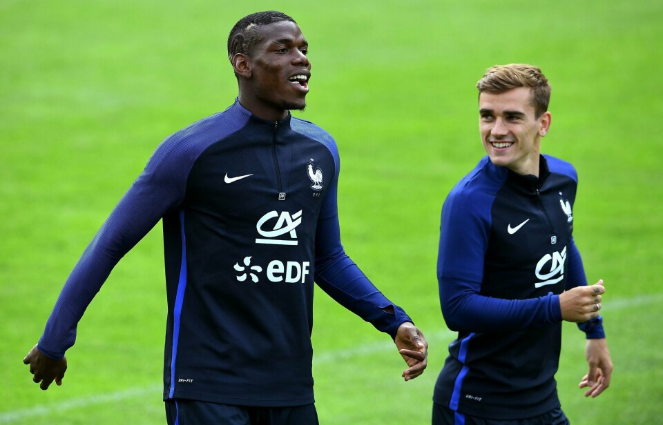 Paul Pogba og Antoine Griezmann har hatt fantastiske sesonger for Juventus og Atlético Madrid, og leder det franske stjernegalleriet i sommerens sluttspill. Presset i vertsnasjonen er enormt, men mye skal gå galt om ikke Frankrike tar seg videre fra gruppe A. Foto: AFP Photo/Franck Fife