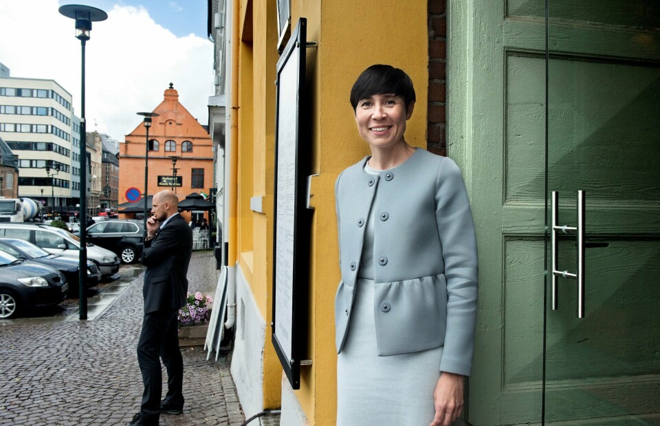 Norske styrker har nå mandat til å trene, rådgi og gi operativ støtte på syrisk territorium. Ikke alle er like fornøyd med forsvarsminister Ine Eriksen Søreides håndtering av saken.