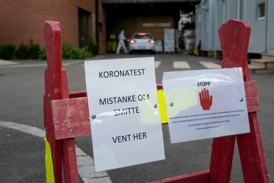 Det har den siste tiden vært stor spredning av koronaviruset i Indre Østfold. På legevakten i Askim er de full gang med å teste nye for symptomer.
