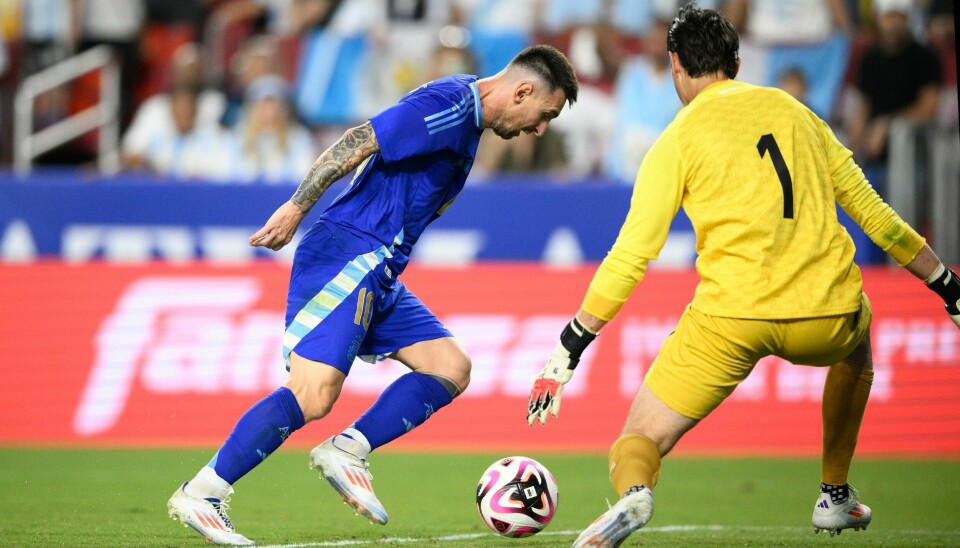 Lionel Messi og Nicholas Hagen i fredagens kamp. Lionel Messi og Nicholas Hagen i fredagens kamp. Foto: Nick Wass / AP / NTB