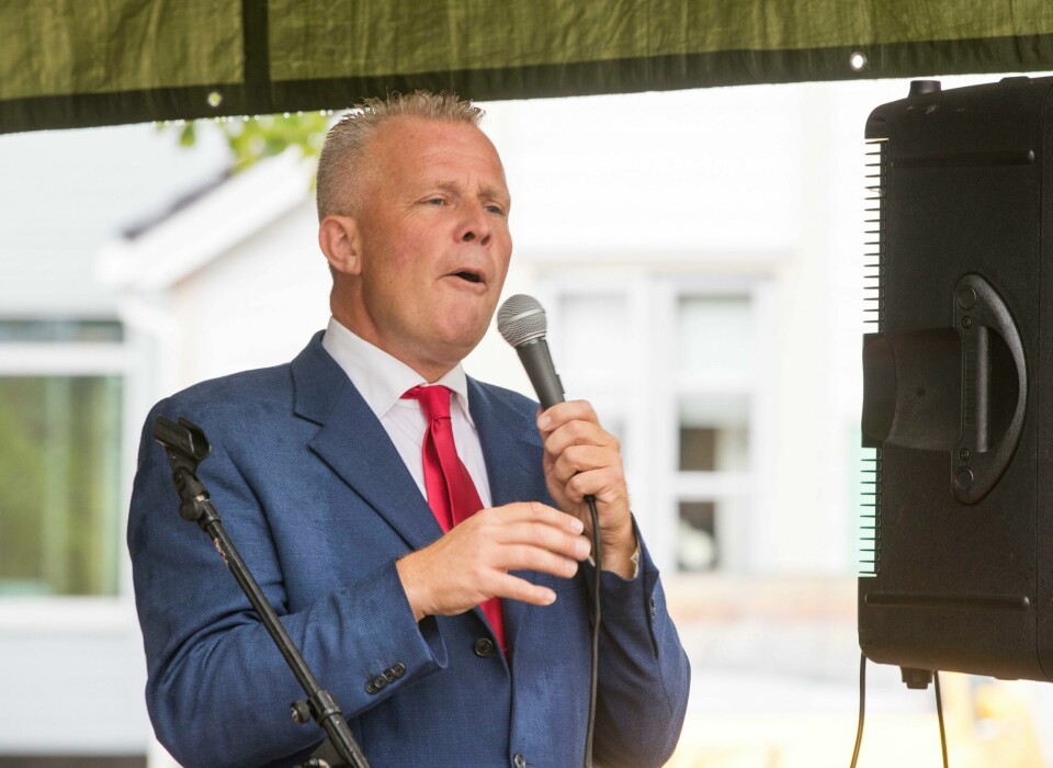 Når rettssaken starter mot Allianse-leder Hans Jørgen Lysglimt i Oslo tingrett tirsdag, kommer han til å ha mobilkameraet klart. Lederen i partiet Alliansen, Hans Jørgen Lysglimt Johansen, er tiltalt for hatefulle ytringer og hensynsløs atferd. Han nekter straffskyld. Foto: Terje Pedersen / NTB