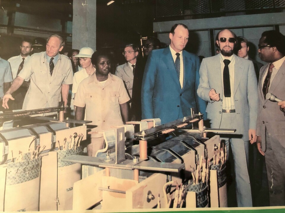 Foto fra da daværende kronprins Harald og kronprinsesse Sonja åpnet National industris nye fabrikk i Tanzania i 1981. Spaltist Petter Fergestad var ansvarlig for bygging og oppstart av fabrikken.