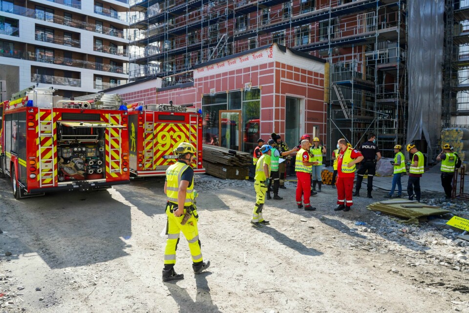 Alle nødetater rykket tirsdag formiddag ut etter at det oppsto røykutvikling i forbindelse med det som trolig var en elektrisk eksplosjon.