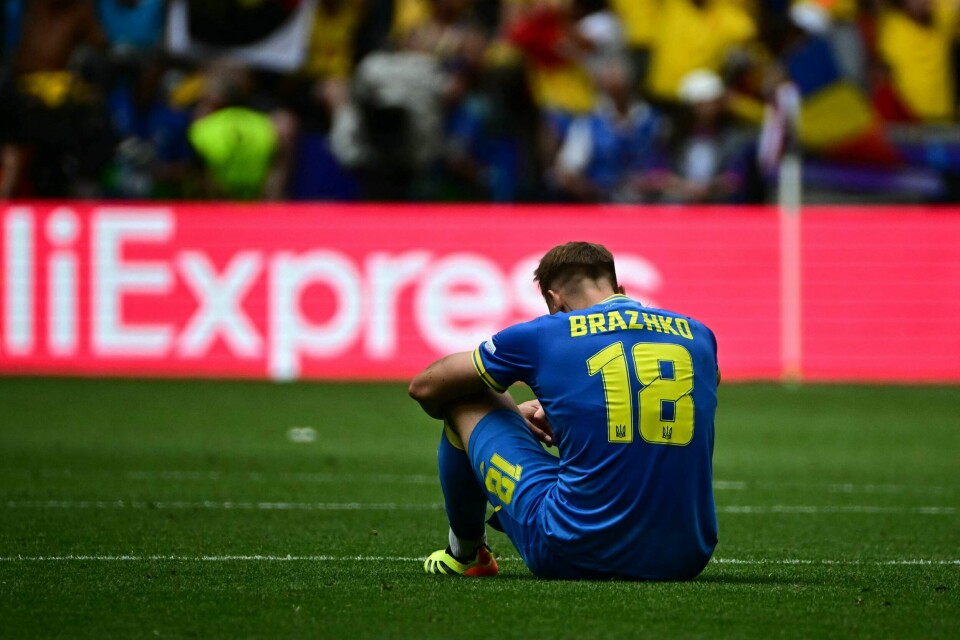 Ukrainas Volodymyr Brazhko tar inn over seg skuffelsen etter 0-3 i åpningskampen. Ukrainas Volodymyr Brazhko tar inn over seg skuffelsen etter 0-3 i åpningskampen.