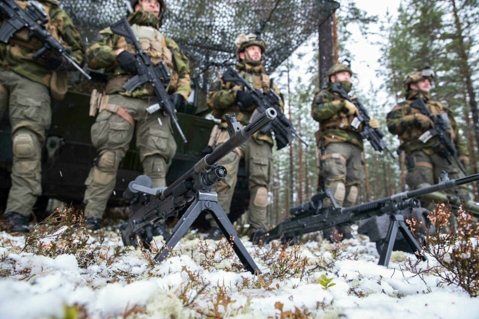 Langtidsplanen for Forsvaret er en historisk storsatsing. Det er vel og bra, men planen tar ikke i sterk nok grad for seg innsatsfaktor nummer én – menneskene i Forsvaret, mener André Mundal. Bildet viser soldater på øvingsfeltet ved Rena leir i Østerdalen. Forsvaret, øvelse i Hæren, Rena leir